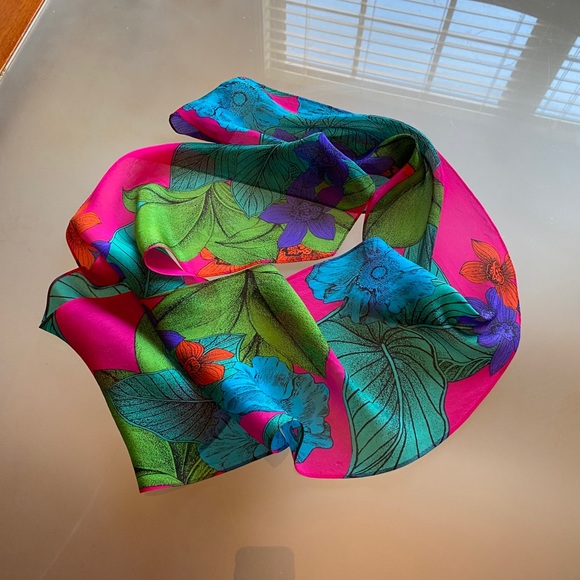 Vintage Liz Claiborne silk scarf - Picture 3 of 15